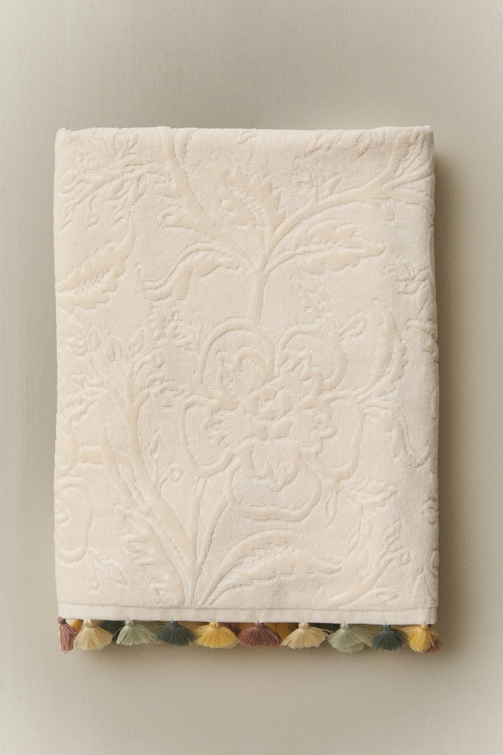SERVIETTE DE BAIN POMPONS JACQUARD
